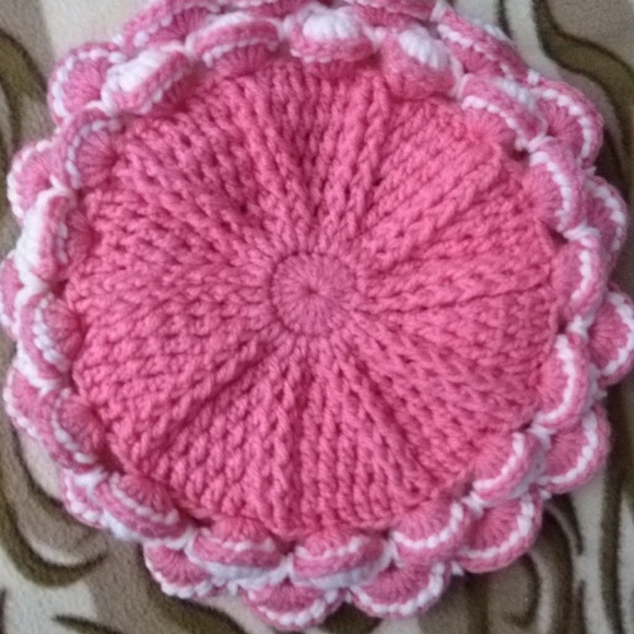 Strawberry muffin hat - Picture 3 of 3
